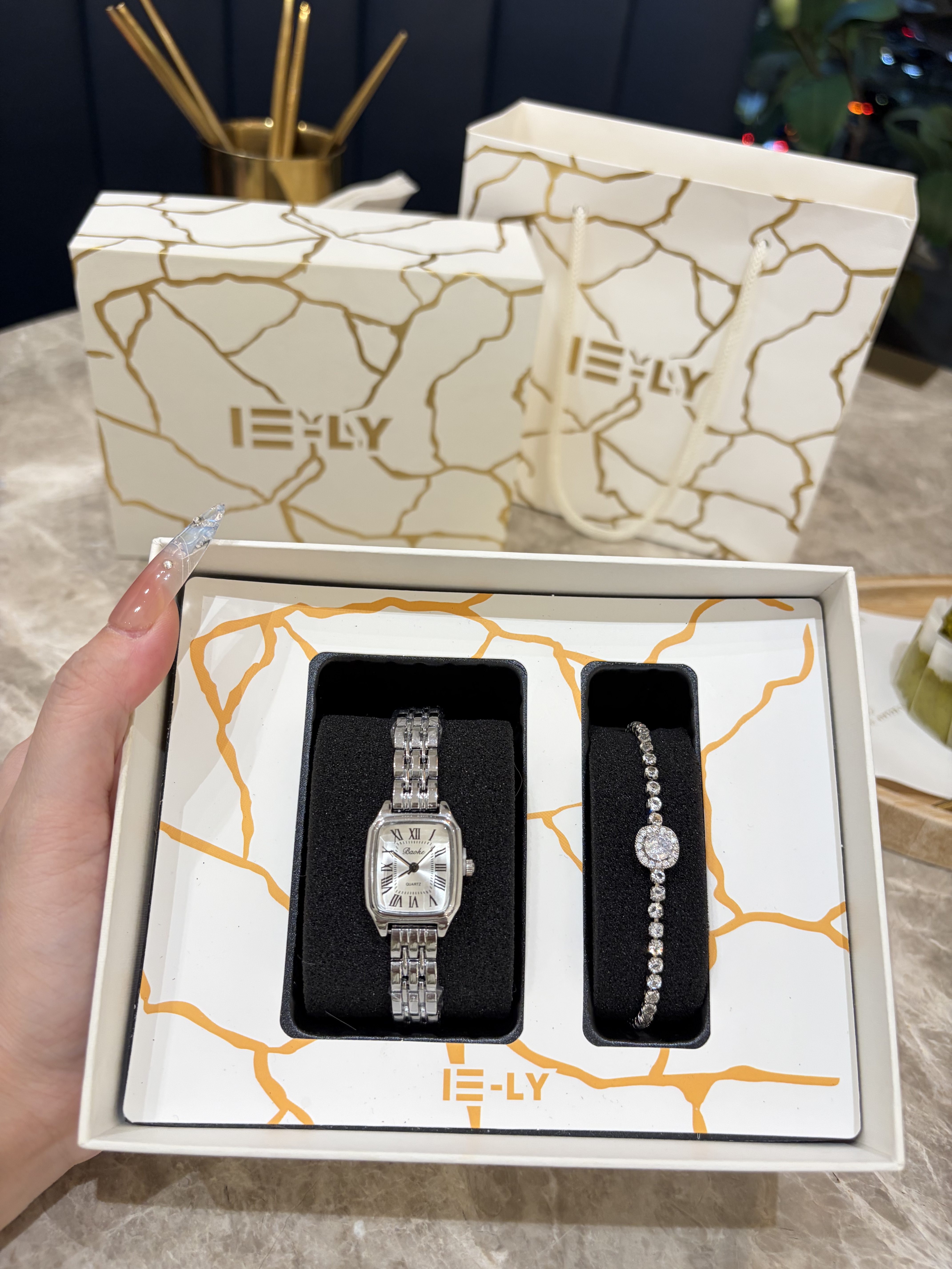 【代写贺卡】送闺蜜礼物首选罗马数字小方表手表手链礼盒套装腕表