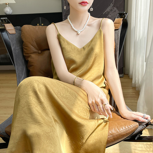 鎏光金醋酸V领抗皱肌理感连衣裙