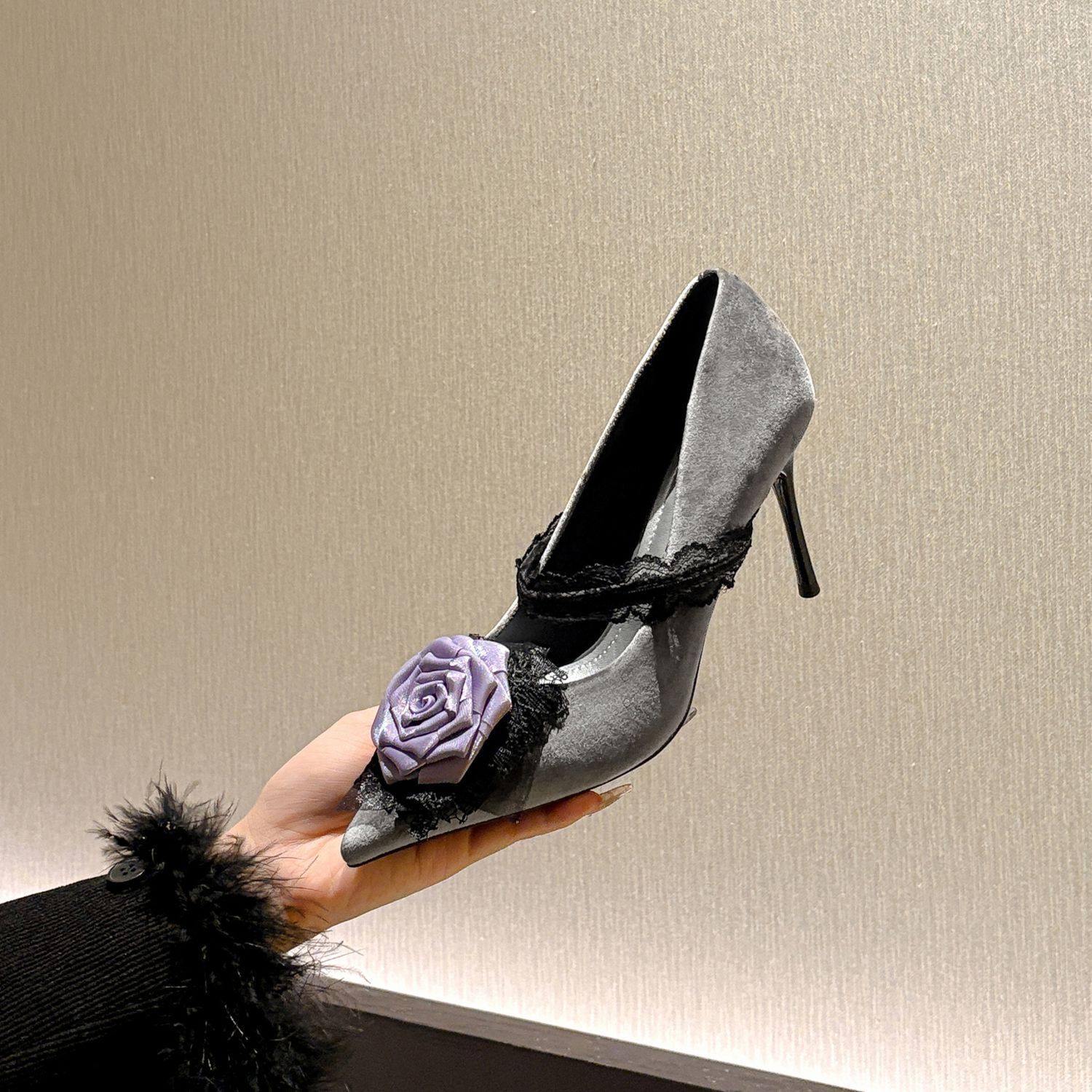 丝绒高跟鞋配喇叭裤女细跟新款尖头气质花朵不累脚轻奢高级感灰色,女鞋,浅口单鞋,淘宝优惠券,粉丝福利购,淘宝优惠卷