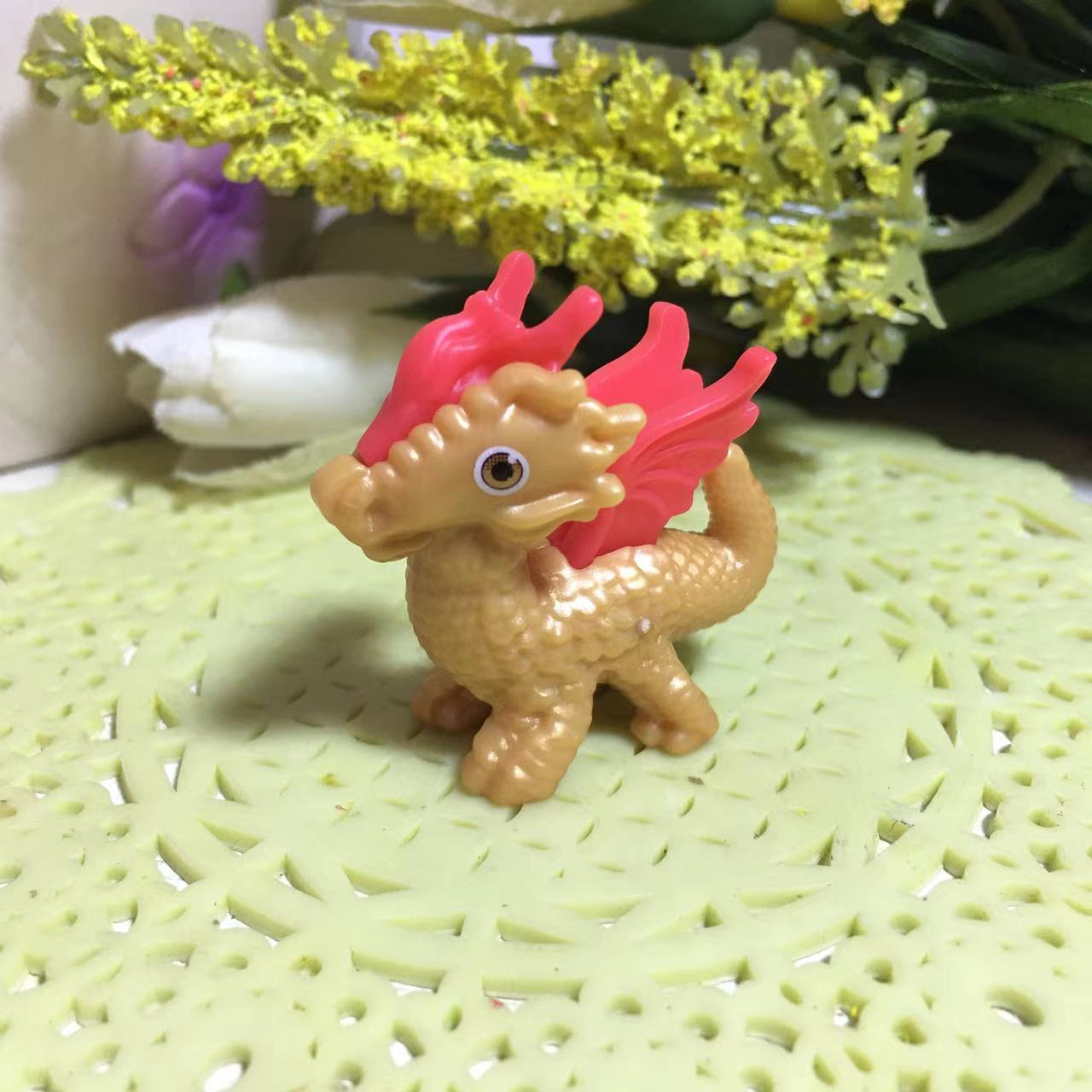 探索神龙的世界健达奇趣蛋拆出的小玩具金龙红龙飞龙猎人摆件
