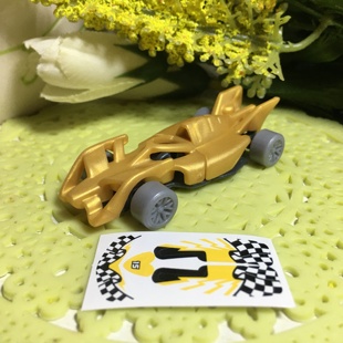 探索赛车世界健达奇趣蛋拆出的小玩具汽车修理工摆件