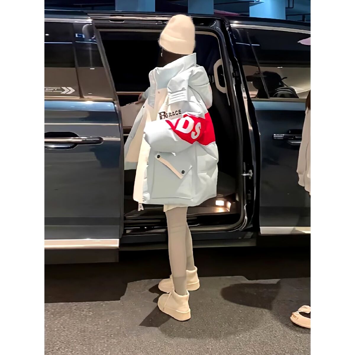 韩式高级感时尚拼色连帽羽绒服女