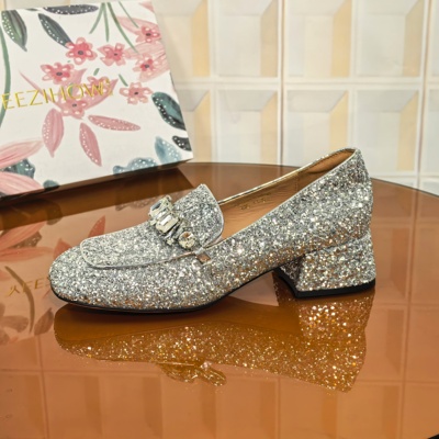 6730/3CM格利特断码撤柜清仓处理春季单鞋低跟水钻防脏漆皮乐福鞋