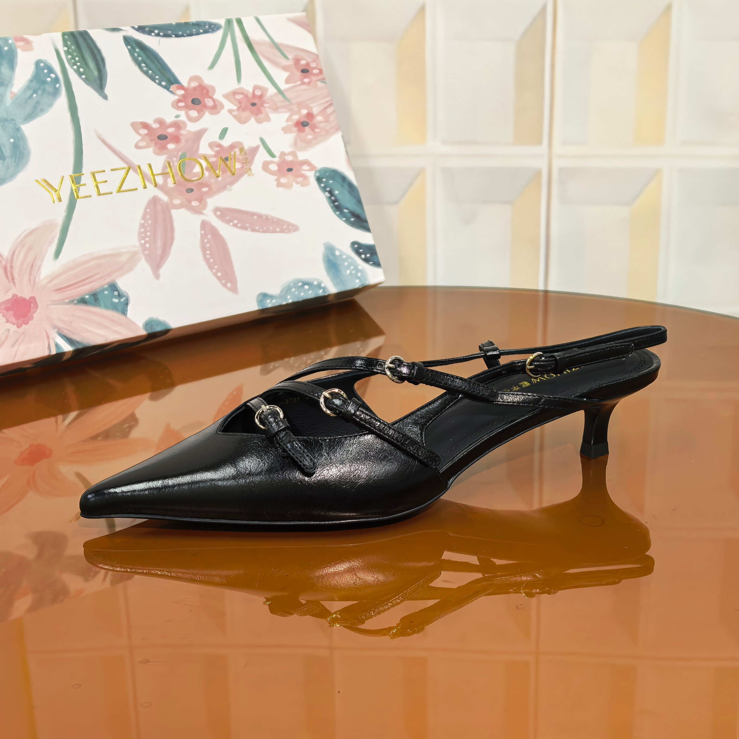 8739/3CM牛皮断码撤柜清仓处理春夏季尖头漆皮女士细跟高跟鞋方头