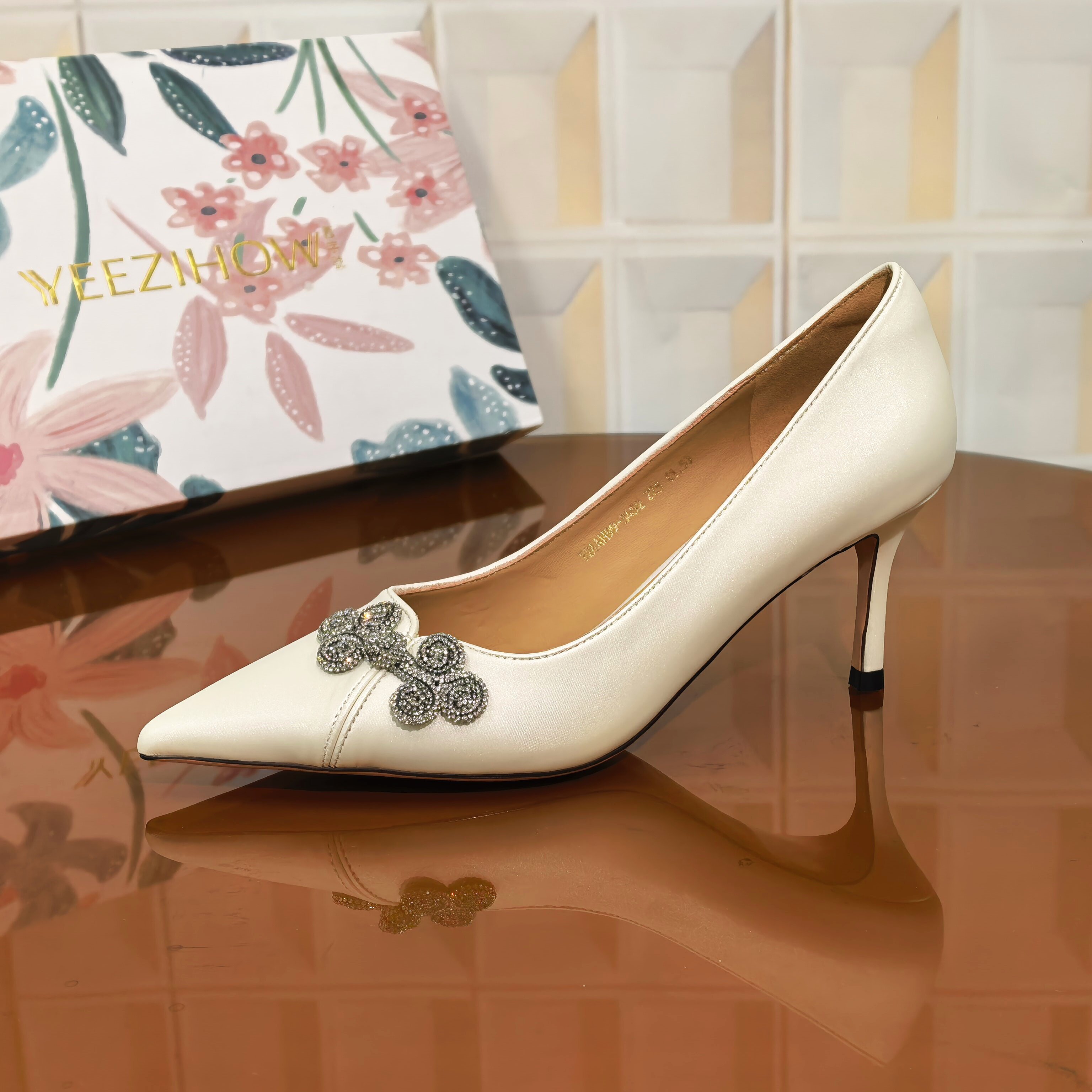 3452/5CM牛皮断码撤柜清仓处理拼接透气细跟尖头女士休闲细高跟鞋