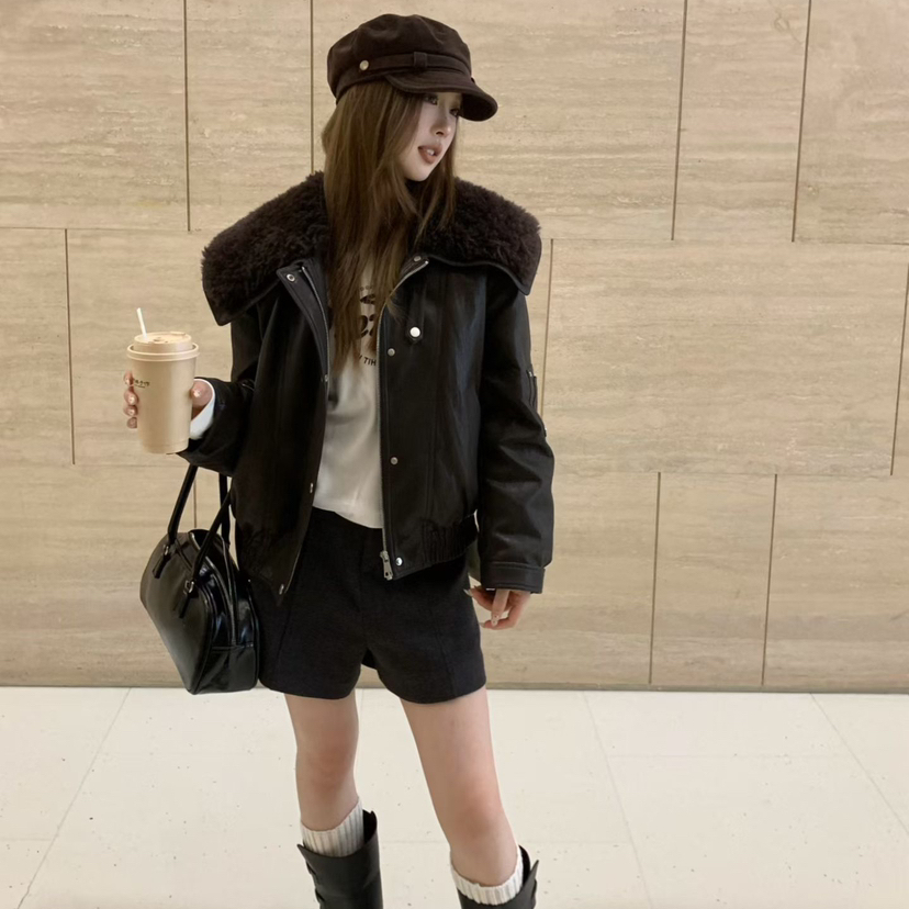 一起家iman复古风皮质拼接仿羊羔毛短款夹克保暖羽绒服外套55168