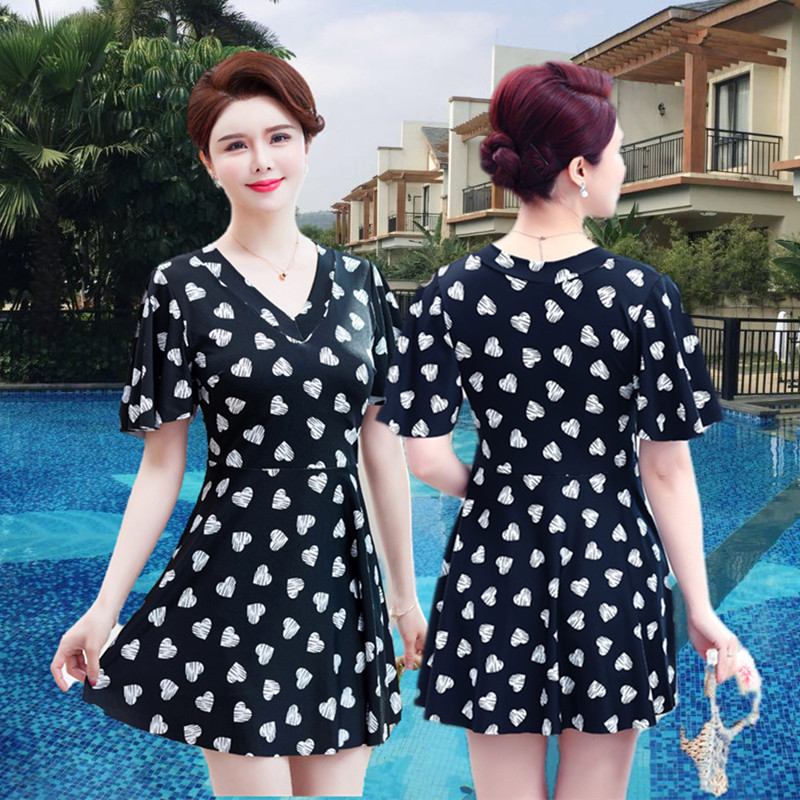 泳衣女2024新款保守时尚裙式遮肚显瘦平角裤加肥大码短袖温泉胸垫