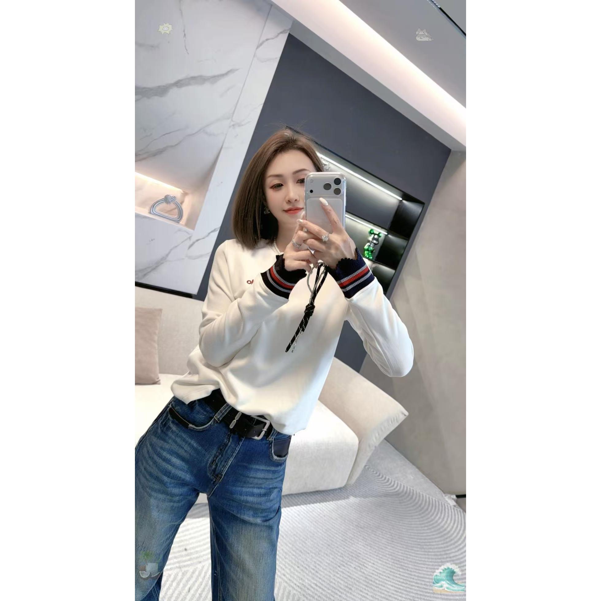 熙薇【奶油滑迹】2025冬季新款时尚显瘦潮牌磨毛T上衣H6642