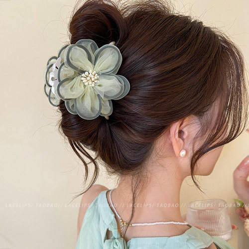 气质网纱山茶花珍珠抓夹高级感