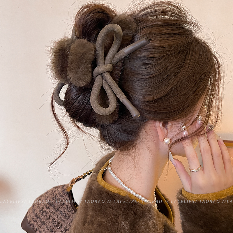 美拉德毛绒蝴蝶结抓夹女2025新款
