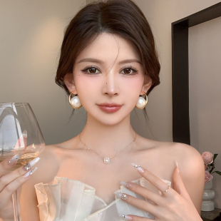 莱茵河畔 洋气耳饰 大珍珠耳钉女耳环小众设计感高级感2026年新款