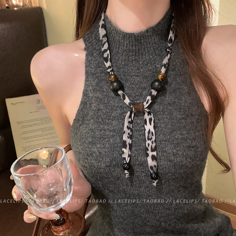 时髦辣妹！豹纹丝巾项链女