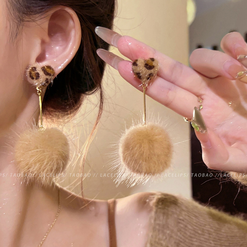 豹纹爱心毛球吊坠耳环女高级感显脸小耳钉2025新爆款轻奢秋冬耳饰,饰品/流行首饰/时尚饰品新,耳环,淘宝优惠券,粉丝福利购,淘宝优惠卷