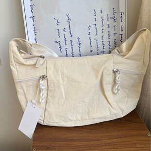 大容量牛角包斜挎包百搭LU同款 防水尼龙休闲饺子包通勤轻便单肩包