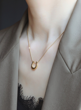 ZOXI网红轻奢小众几何U型t恤项链女款2024新款爆款装饰品锁骨链