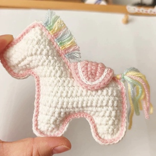 DIY手工钩织马年挂件钥匙扣马上有钱小木马玩偶自制毛线材料包