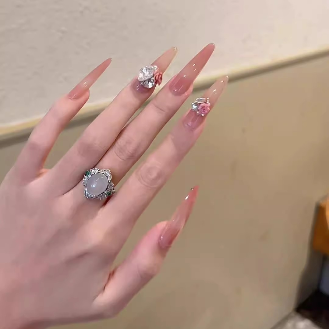 温柔纯欲半手工冰透裸粉穿戴甲