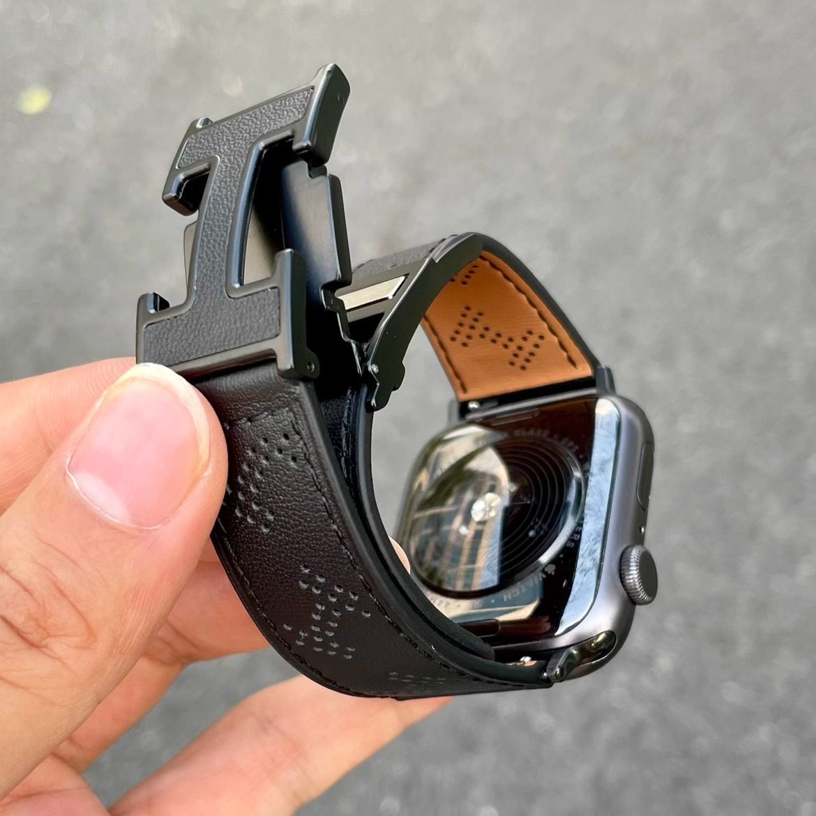 H扣复古疯马纹适用苹果手表iwatch9表带s87654se2透气孔男女款夏