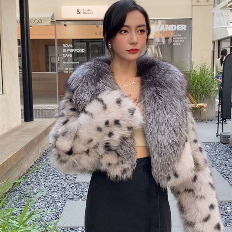 2025秋冬新款仿狐狸毛领山猫豹纹皮草外套女短款时尚银狐个性上衣
