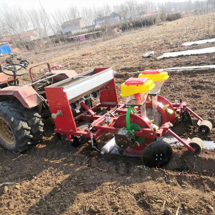 甘肃一垄三行玉米铺膜播种机谷子蔬菜花生大豆膜上打孔种植可喷药