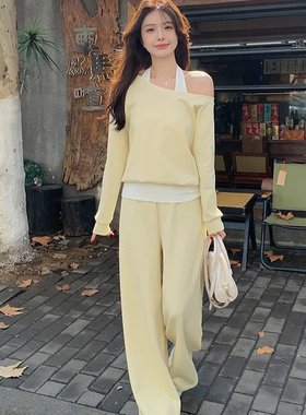 黄色减龄假两件露肩卫衣套装女秋季2025新款超火休闲阔腿裤两件套
