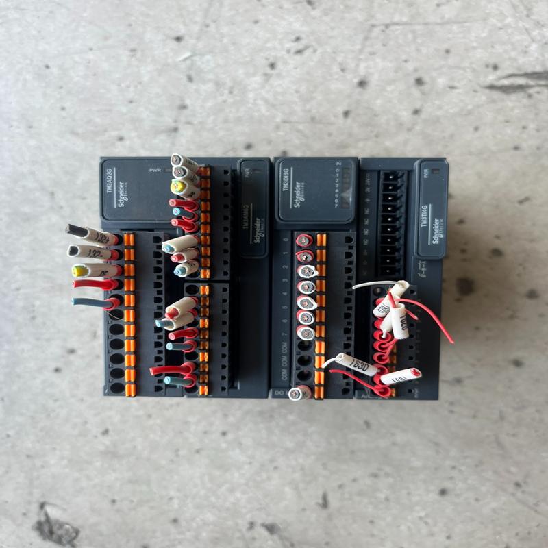 施耐德PLC TM3AQ2G TM3AM6G T 维修/咨询