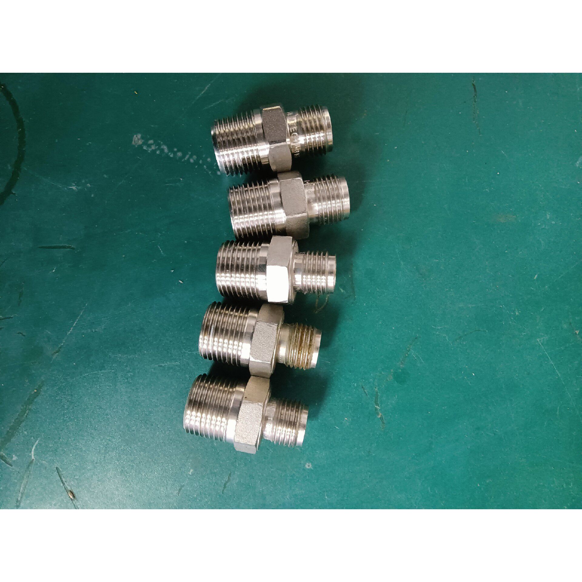 316材质螺丝变接头小一点的有400个左右 备件/咨询