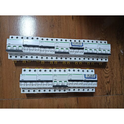 施耐德iC65N3P开关C10AC16A380V 备件/咨询