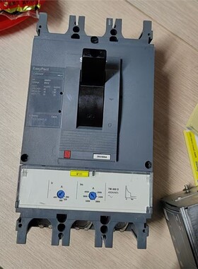 施耐德塑壳断路器CVS400F，3P 400A，实物拍摄，6 维修/咨询