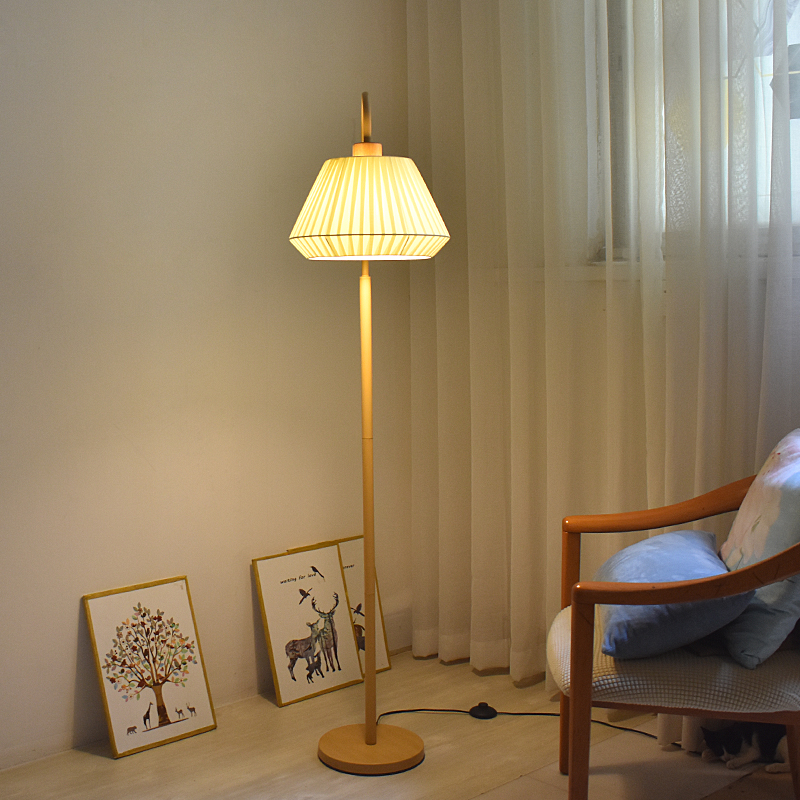 佳洛思布藝沙發旁北歐落地燈顏值