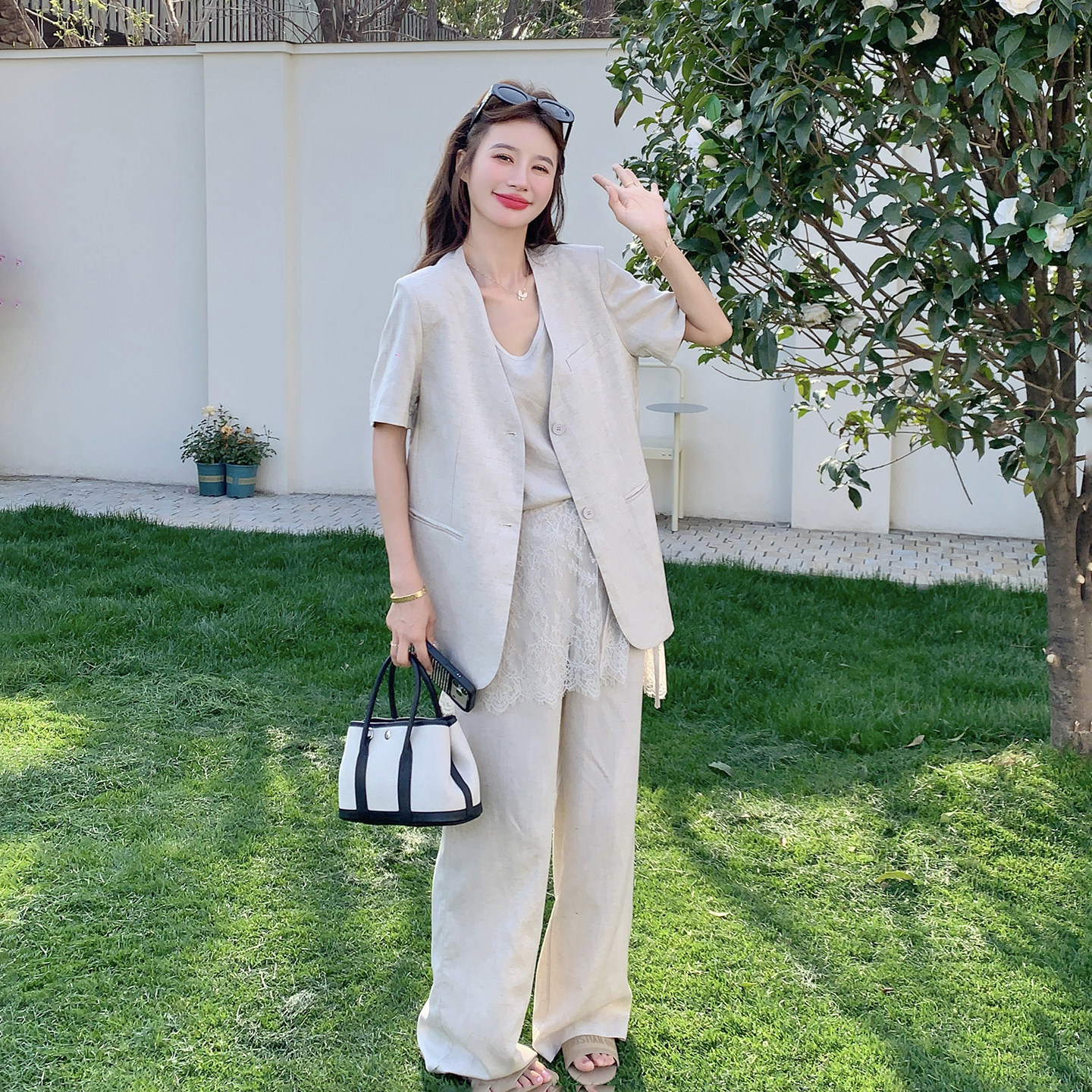 米色轻职场西装套装女2026夏季新款蕾丝拼接内搭吊带阔腿裤三件套