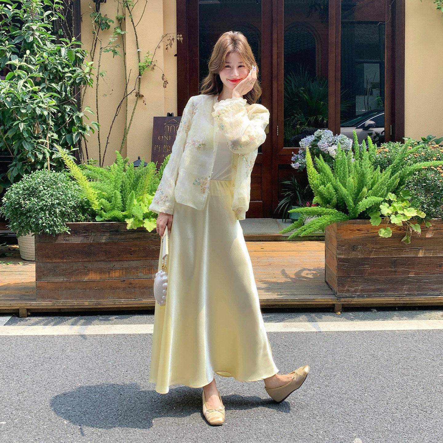 新中式刺绣缎面吊带裙两件套女秋