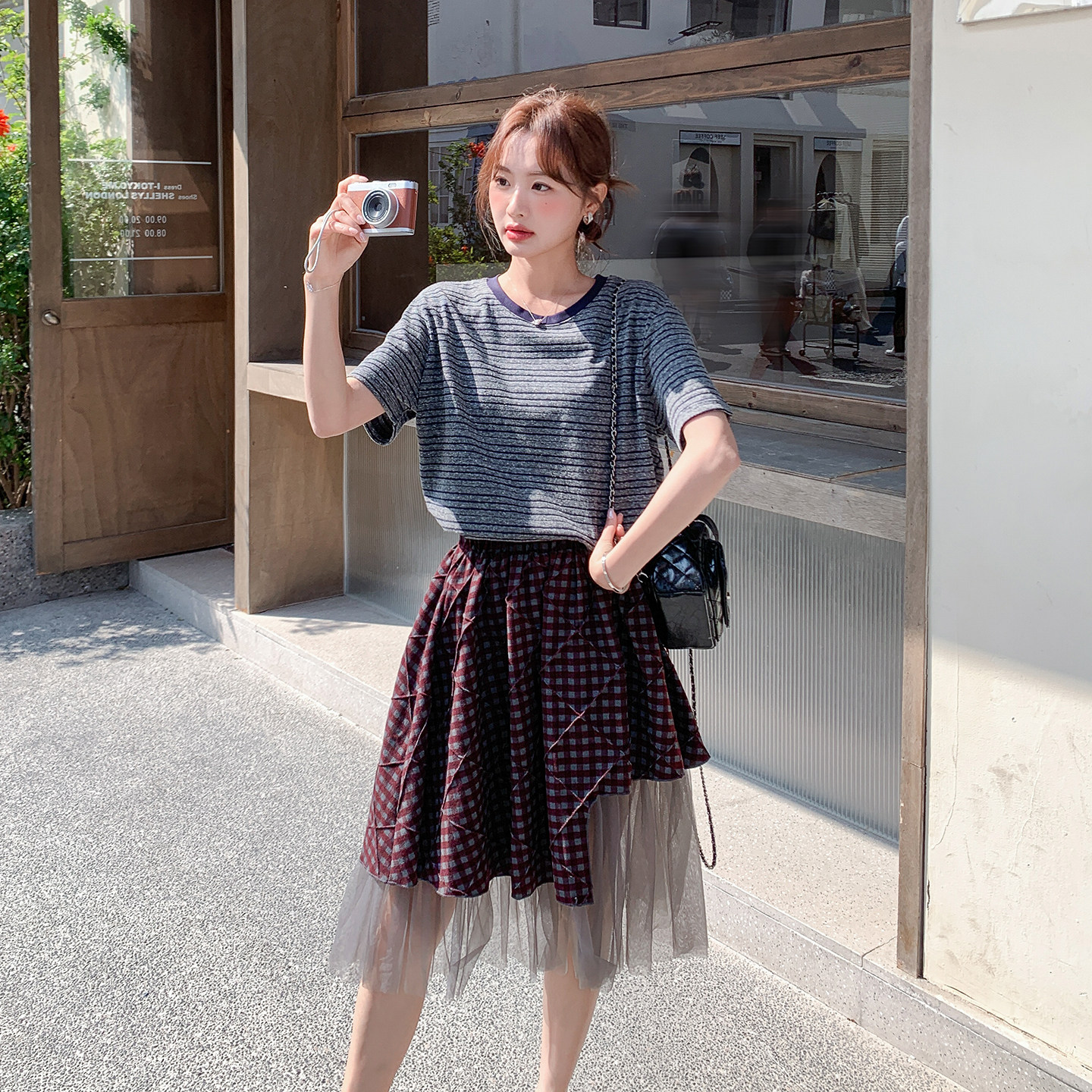 小个子设计感小众套装女2026夏新款条纹T恤格纹网纱半身裙两件套