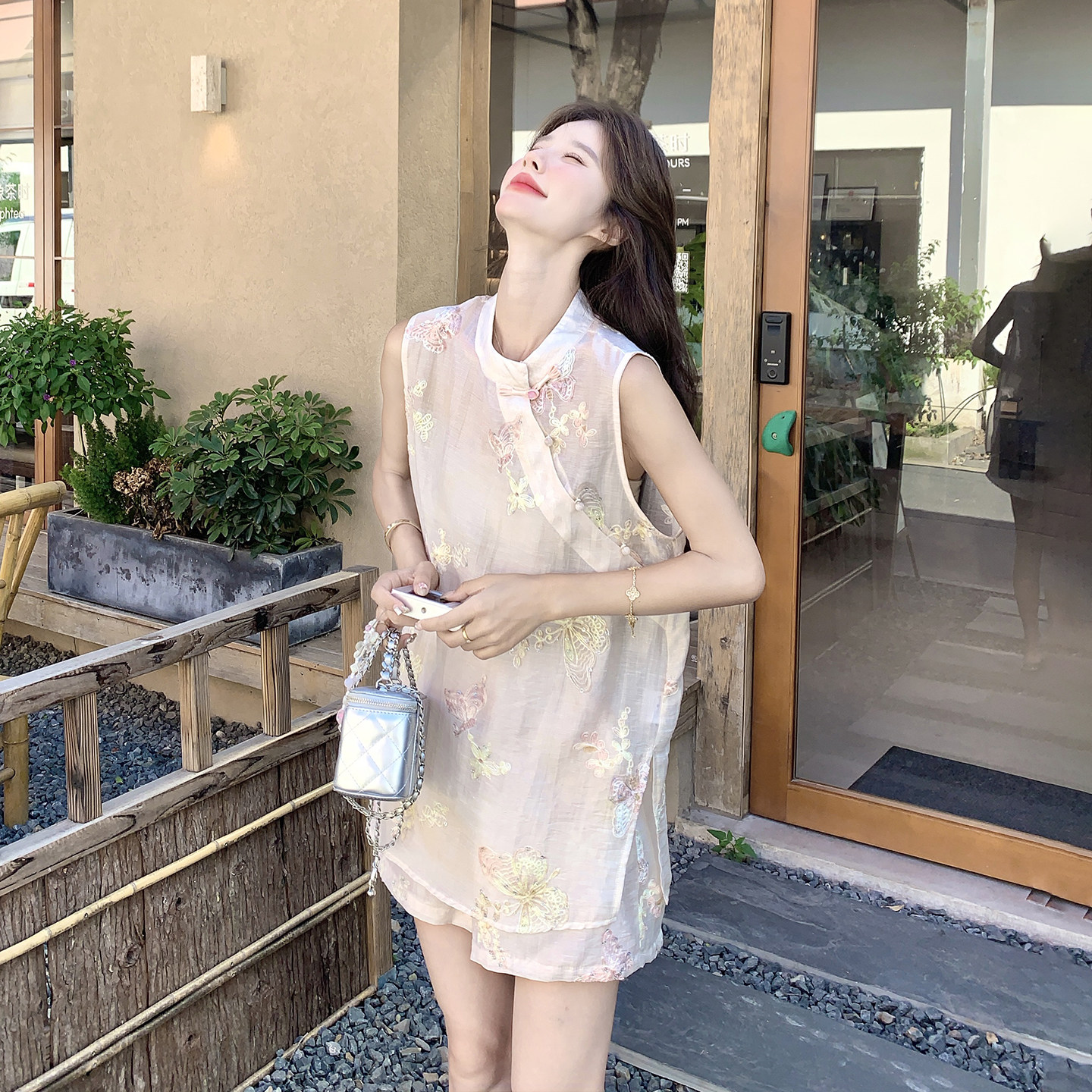 米色甜美风小个子蝴蝶刺绣套装女2026夏日国风盘扣上衣短裤两件套