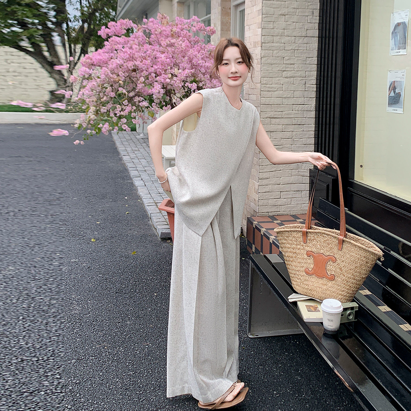 米白色松弛感极简风夏日穿搭2026新款设计感无袖上衣阔腿裤两件套