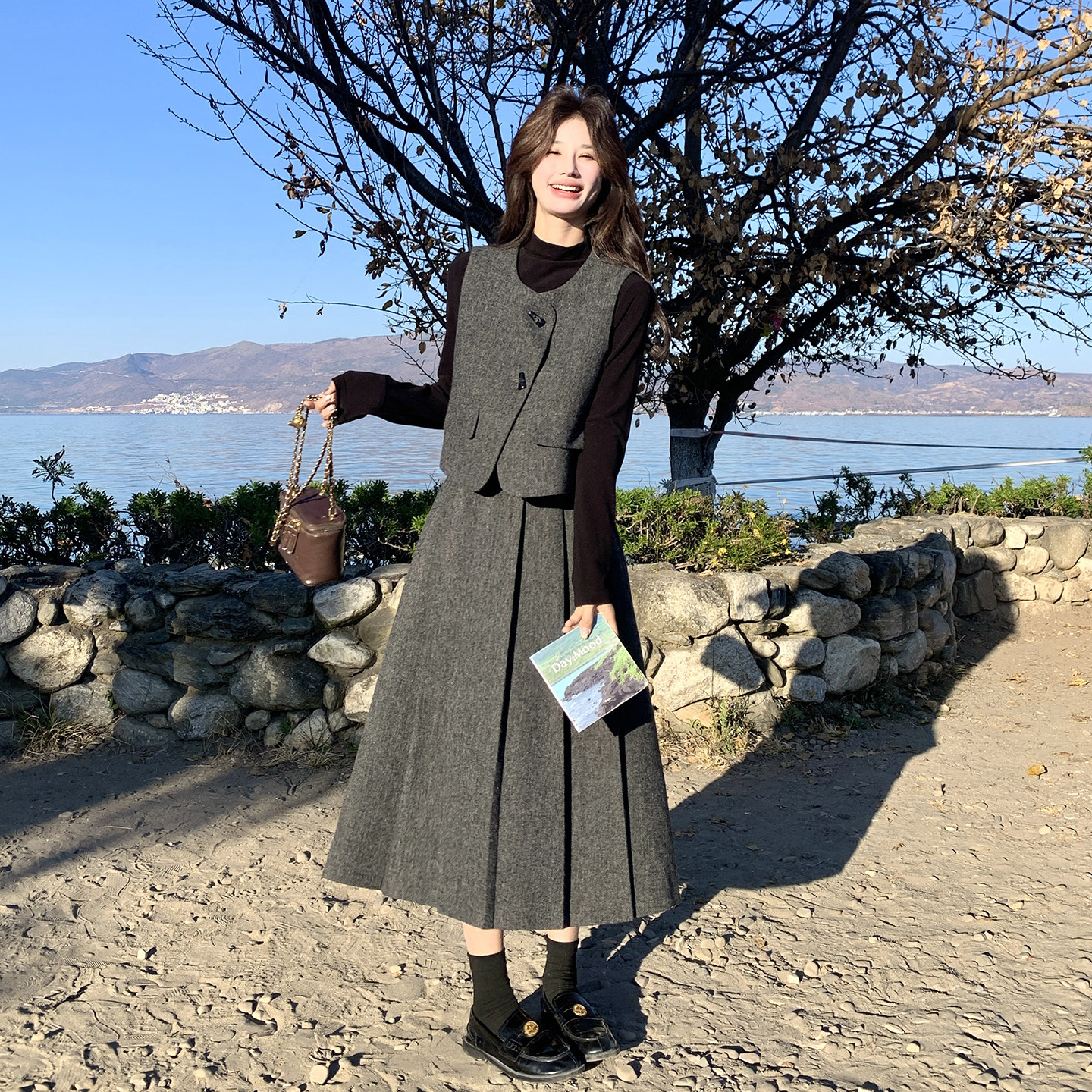 深灰色轻熟温柔风气质马甲套装女2026新款内搭百褶半身裙三件套秋