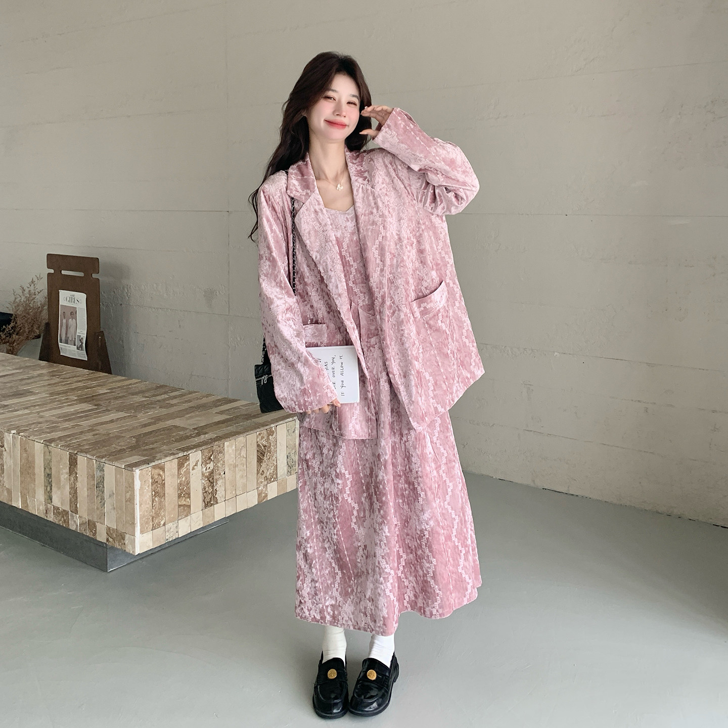 粉紫色独特高级感提花套装女2026春新款气质西装外套吊带裙两件套