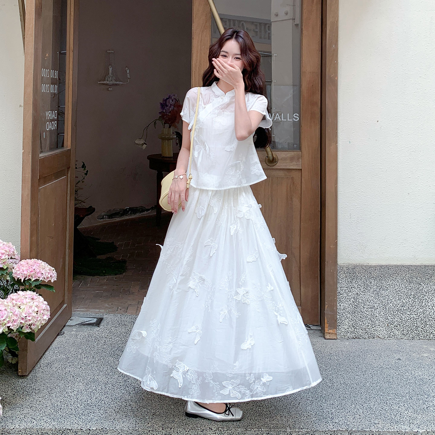 新中式绝美温婉气质立体蝴蝶套装女2026新款盘扣上衣半身裙两件套