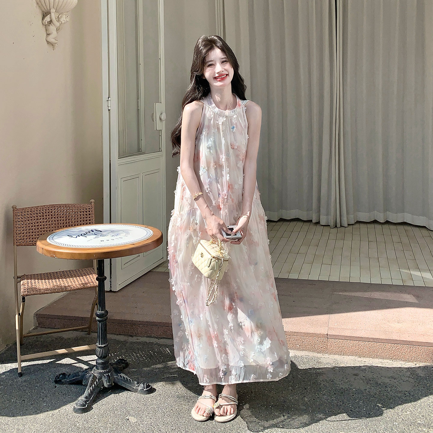 法式海岛浪漫度假风连衣裙2026新款夏日清爽灵动少女感花朵挂脖裙