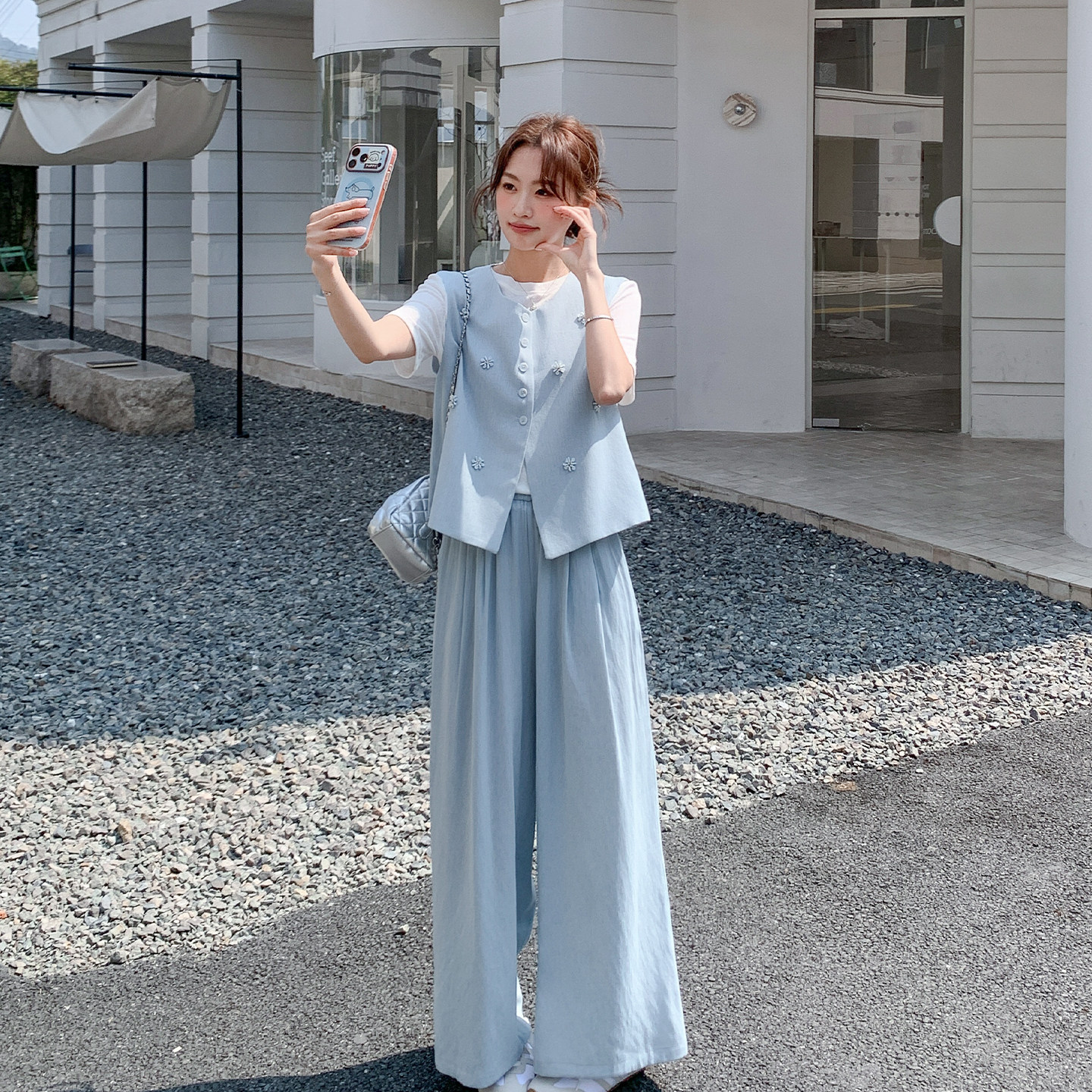 蓝色漂亮独特绝美套装女2026夏新款立体花朵马甲T恤阔腿裤三件套