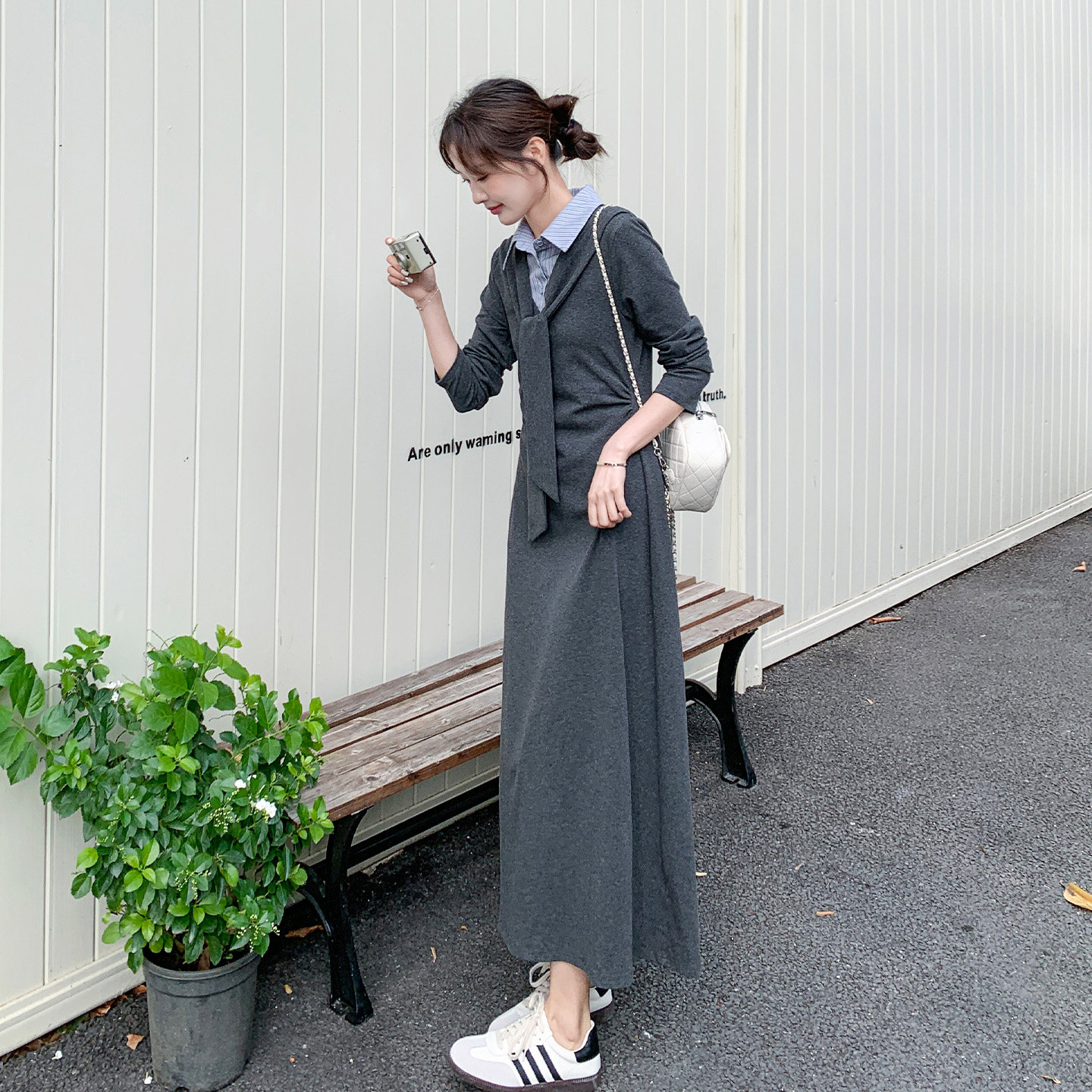 深灰色学院气质通勤长袖针织连衣裙女2026春新款法式中长款A字裙