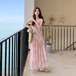 粉色海边度假晕染条纹印花吊带连衣裙女2026夏季新款法式气质长裙