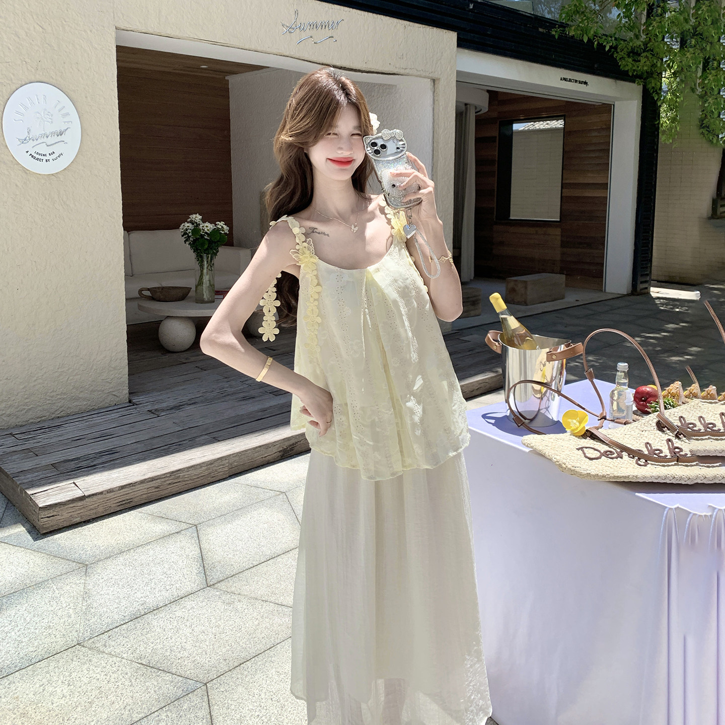 奶黄色减龄少女感夏日绝美穿搭2026新款立体花朵吊带半身裙两件套