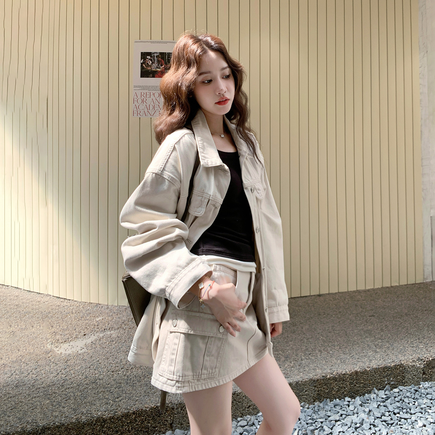 米色2026年超火减龄洋气套装女开春新款时尚上衣显瘦半身裙两件套