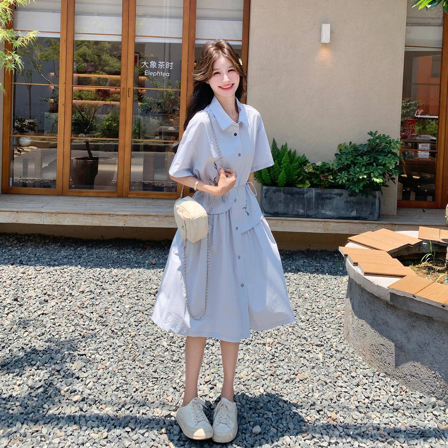 浅蓝色休闲风减龄印花衬衫连衣裙女2026夏新款韩系时尚减龄A字裙