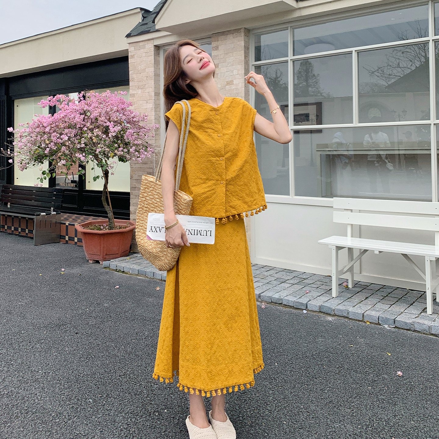 初夏明媚多巴胺黄流苏套装女2026年新款无袖上衣高腰半身裙两件套