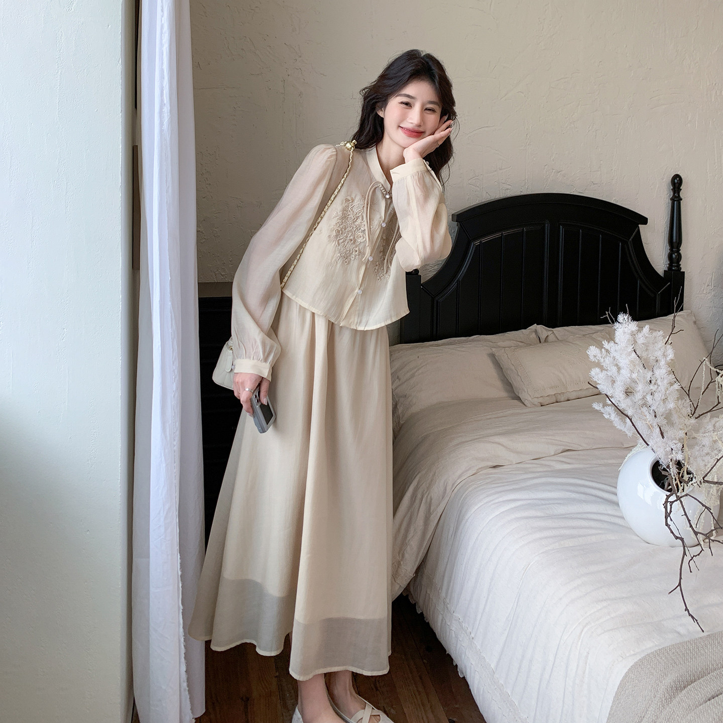 米色国风气质套装裙女春2026新款新中式刺绣上衣A字半身裙两件套