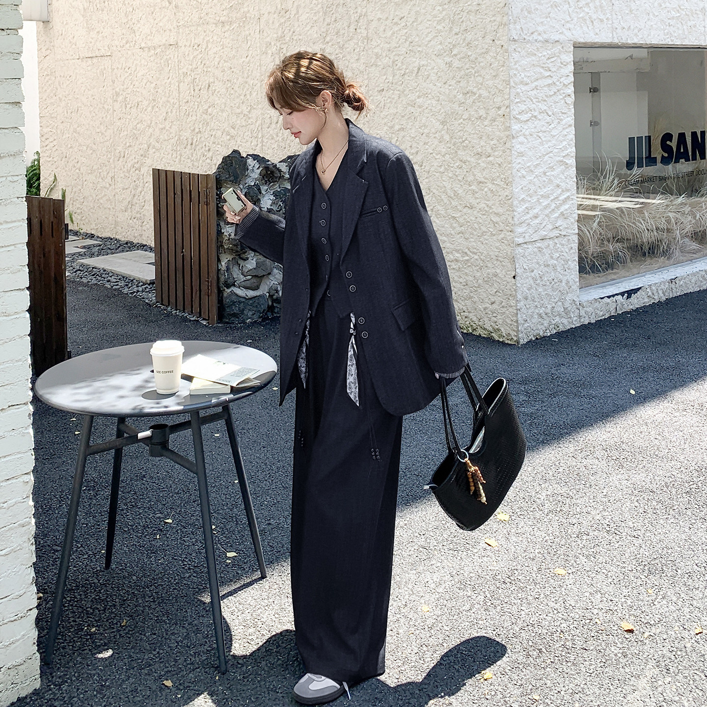 藏青色韩系通勤风气质西服套装女2026春季高级感马甲阔腿裤三件套