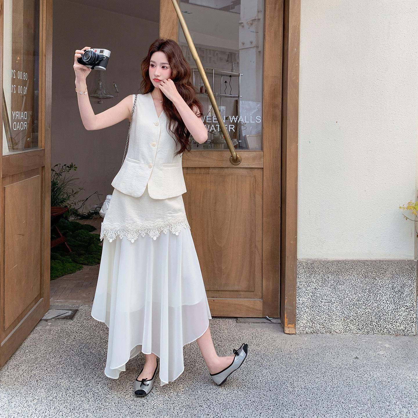 米色姐系贵感套装女2026初夏新款V领西装马甲不规则半身裙两件套