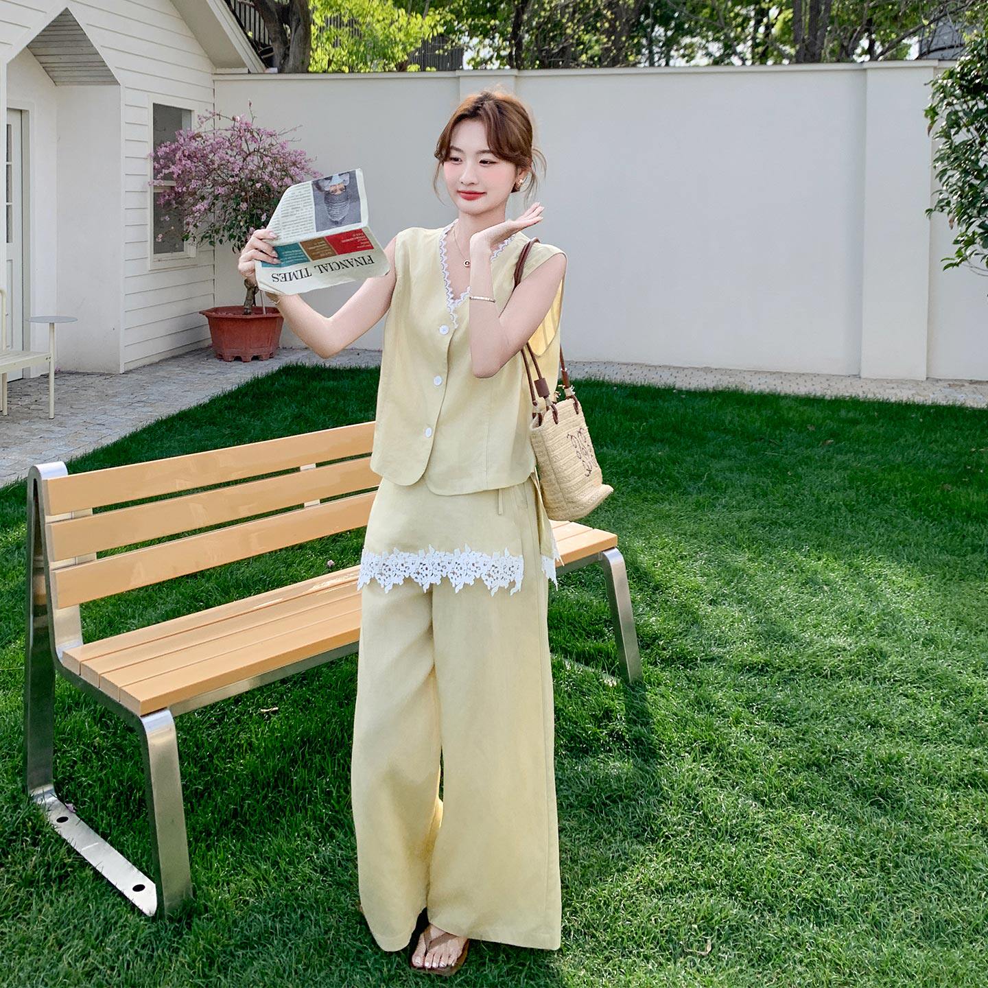 奶黄色甜美优雅风蕾丝拼接马甲女屁帘高腰阔腿裤两件套2026夏新款